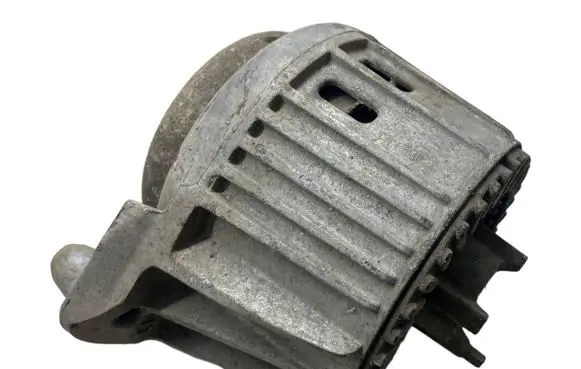 Mercedes-Benz E W212 Engine mount bracket A2042406017 3618723
