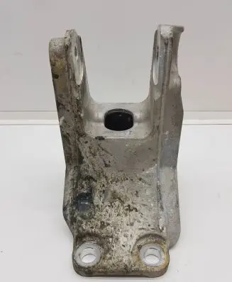 Nissan Leaf II (ZE1) Engine mount bracket