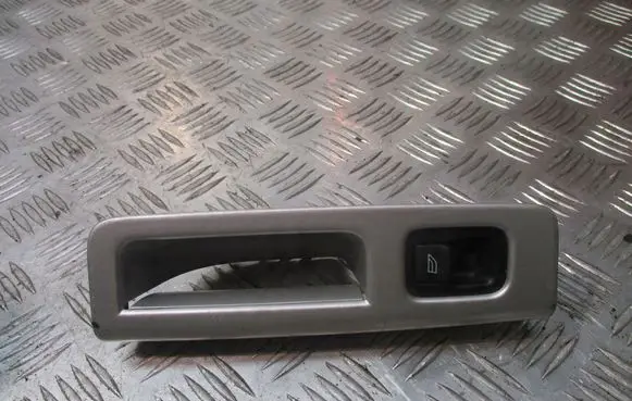 Volvo V50 Quarter vent window switch 