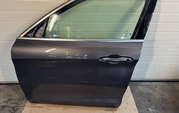 Alfa Romeo Stelvio Front door 
