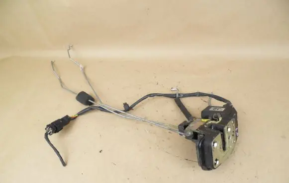 KIA Carens II Front door lock