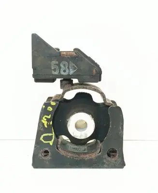 Engine mount vacuum valve