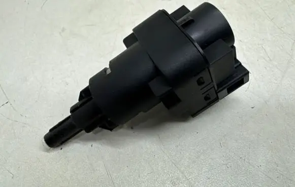 Volkswagen Polo IV 9N3 Brake pedal sensor switch 6Q0945511