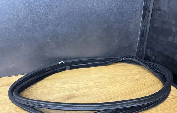 Volvo V70 Front door rubber seal 
