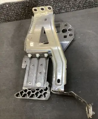 Audi e-tron Fender mounting bracket 4KE803504