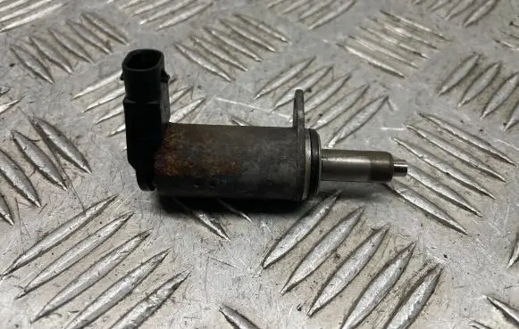 Audi A4 S4 B8 8K Camshaft vanos timing valve 06H103697A