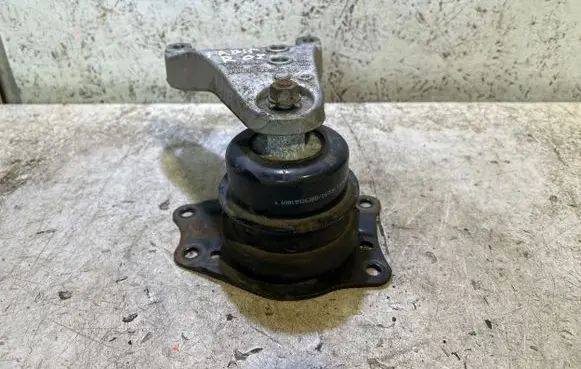 Skoda Fabia Mk2 (5J) Engine mount bracket 6Q0199185AB