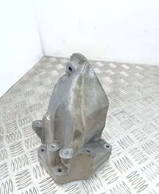 Mercedes-Benz C W204 Engine mounting bracket A6512230004