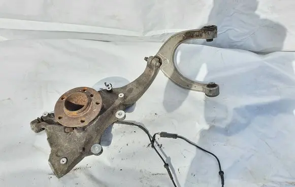 BMW 5 F10 F11 Front wheel hub spindle knuckle 6775967