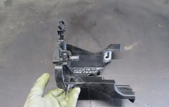 Opel Meriva B ABS pump bracket 13351833