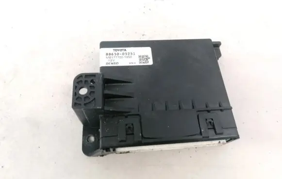 Toyota Avensis T270 Other control units/modules 8865005251 88650-05251