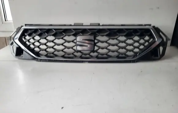 Seat Ateca Front bumper upper radiator grill 600RCSX000
