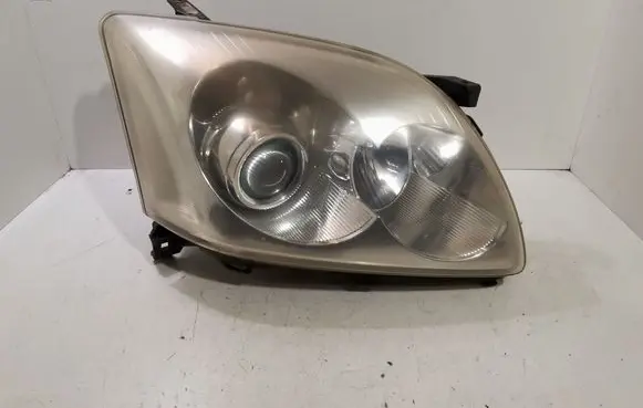 Toyota Avensis T250 Headlight/headlamp