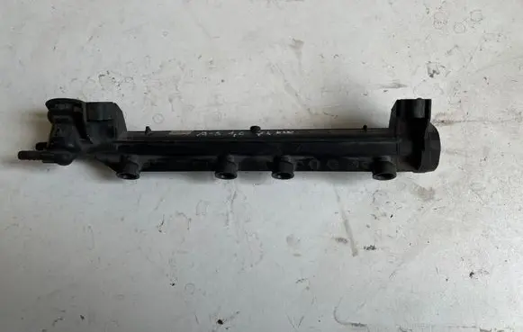 Fuel injector supply line/pipe