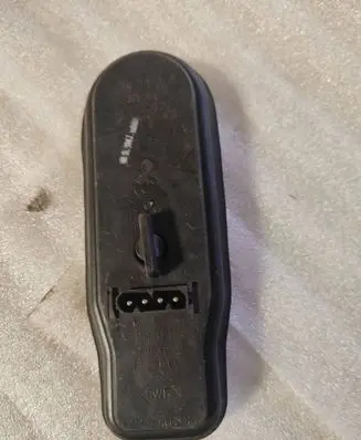 BMW 5 E39 Tail light bulb cover holder 2496339 393390