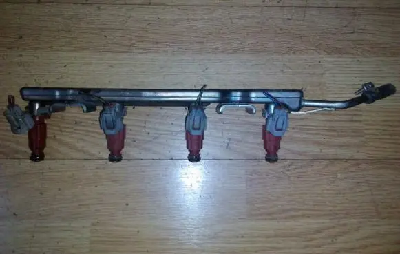 Fuel main line pipe