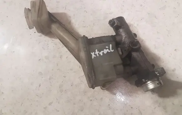 Nissan X-Trail T30 Master brake cylinder