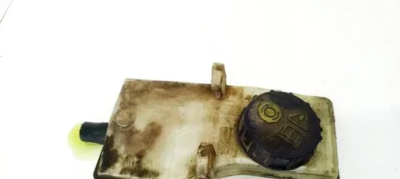 Brake fluid reservoir