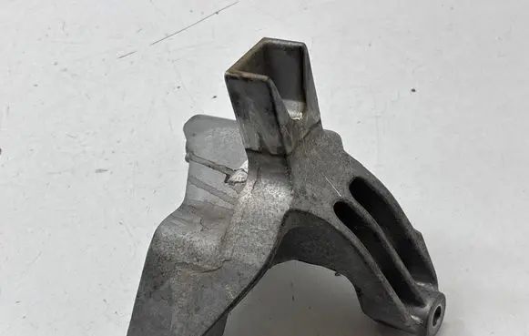 Nissan Rogue Engine mounting bracket 