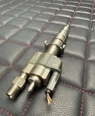 BMW 3 E90 E91 Fuel injector 7589048 758904811 10181010