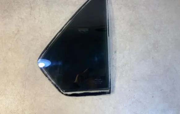 BMW 7 E23 Rear vent window glass 51341849996 51341843020 1843020