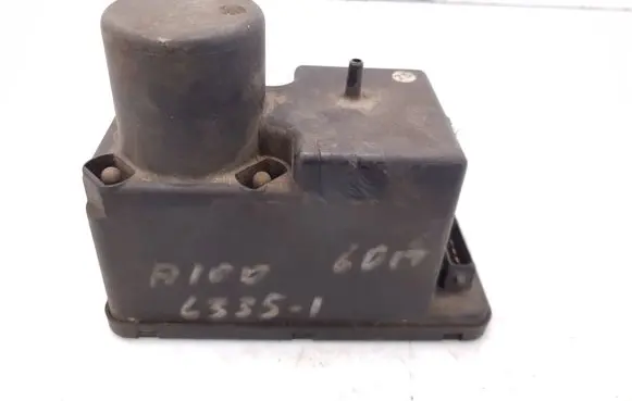 Audi 80 90 B3 Central locking vacuum pump 443862257D