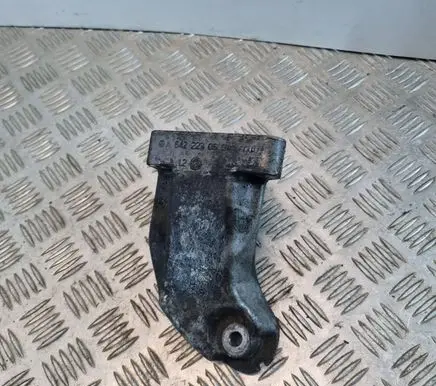 Mercedes-Benz C W204 Engine mounting bracket A6422230604