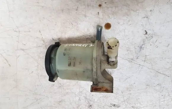 Toyota Avensis T250 Power steering fluid tank/reservoir