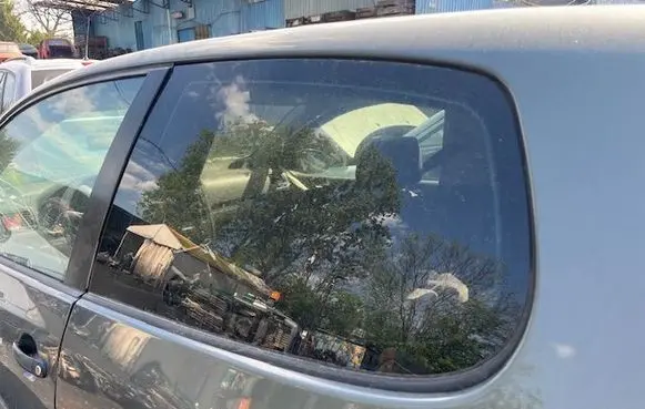 Volkswagen Golf IV Rear side window 