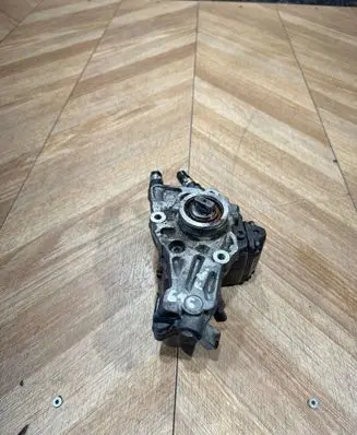 Mercedes-Benz C W204 Fuel injection high pressure pump A6460700201 9421A000A 0242505