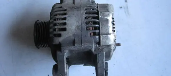 KIA Sorento Generator/alternator 373004A300