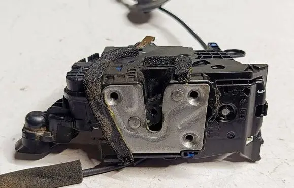 Renault Captur Front door lock 805031332RS5 805031332R