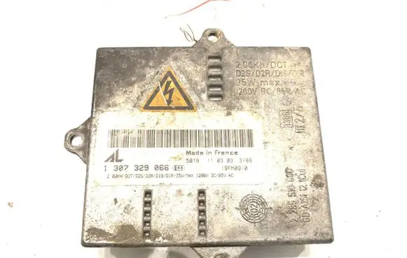 Audi A3 S3 8P Voltage converter/converter module 1307329066