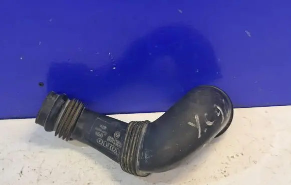 Volvo XC90 Intercooler hose/pipe 8683168