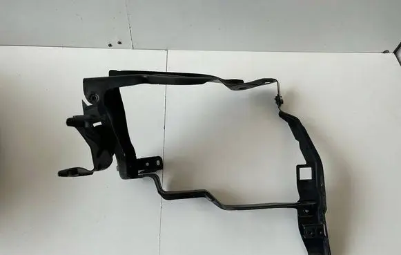 Mercedes-Benz C W204 Headlight/headlamp mounting bracket 204626044