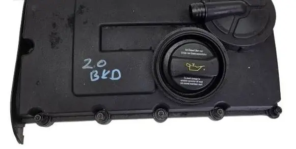 Volkswagen Touran I Rocker cam cover 03g103475
