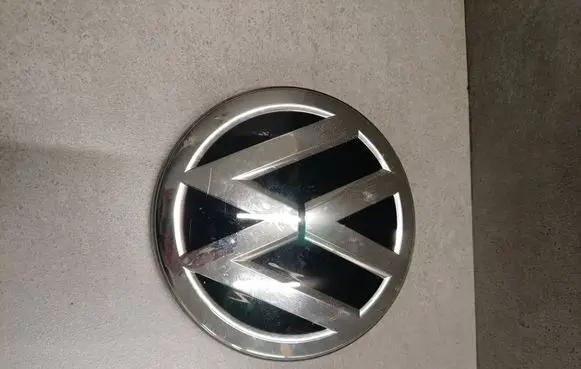 Volkswagen Touran III Manufacturer badge logo/emblem 5TA853601