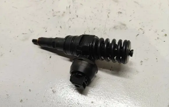 Volkswagen Sharan Fuel injector 038130073AK
