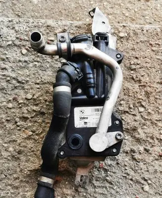Engine oil radiator