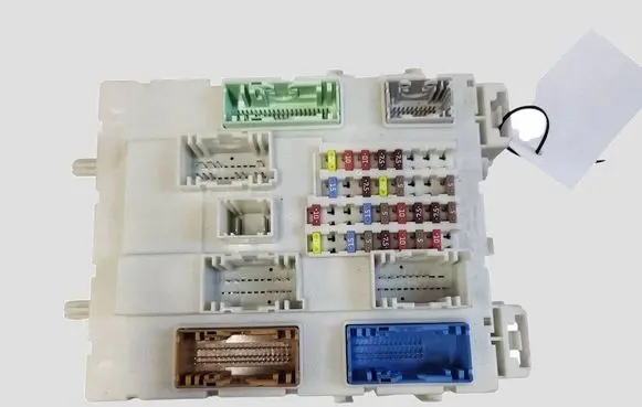 Volvo V40 Fuse module 31394963 354208224