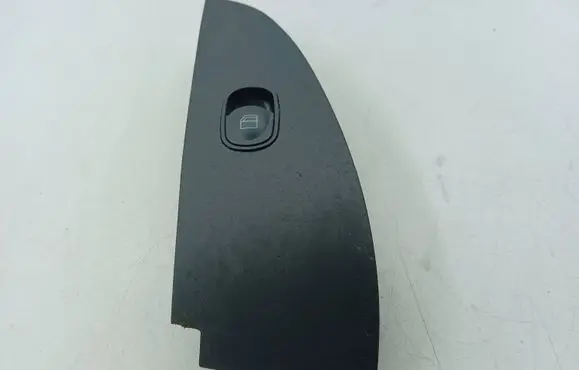 Mercedes-Benz C W203 Electric window control switch A2037270228