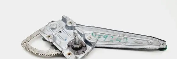 Rear door manual window regulator