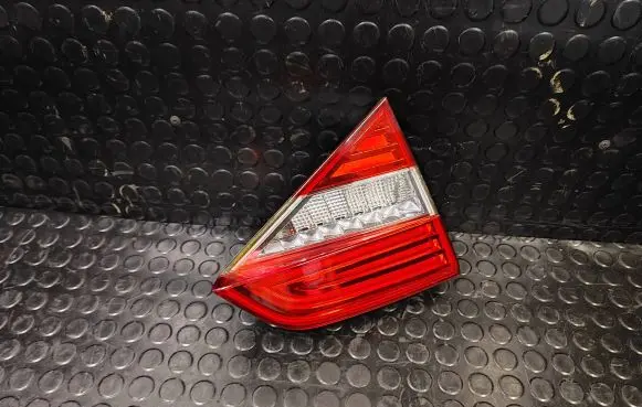 Tailgate rear/tail lights