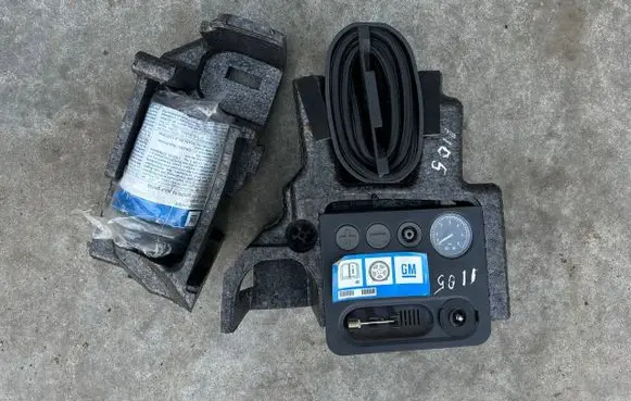 Opel Zafira B Tire air pump compressor 13218633 05104520
