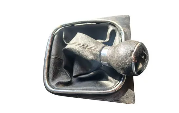 Volkswagen Jetta V Gear lever shifter trim leather/knob 1K0711113BG 40704537