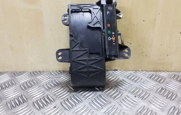 Toyota Avensis T270 Gear lever shifter trim leather/knob