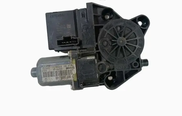 Renault Megane III Front door window regulator motor 807300004R
