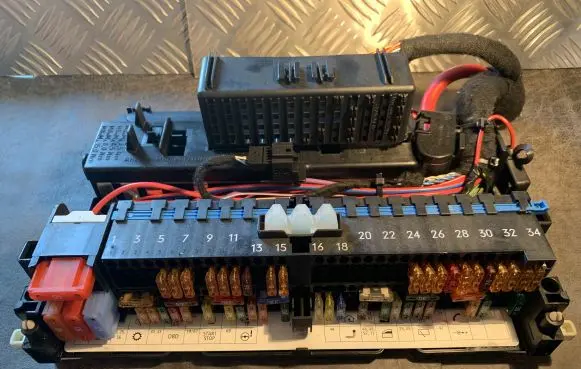BMW X3 E83 Relay mounting block 8387153