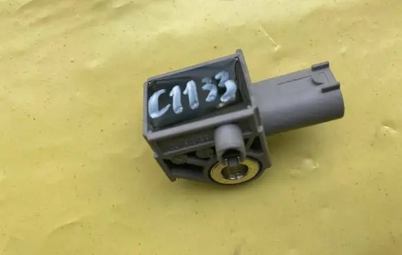 Mercedes-Benz C W204 Airbag deployment crash/impact sensor A2048201985 04896011AB 5WK43584