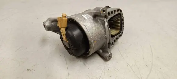 Engine mount bracket